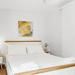 Blue Waves Oceanida Apartment Nikiana