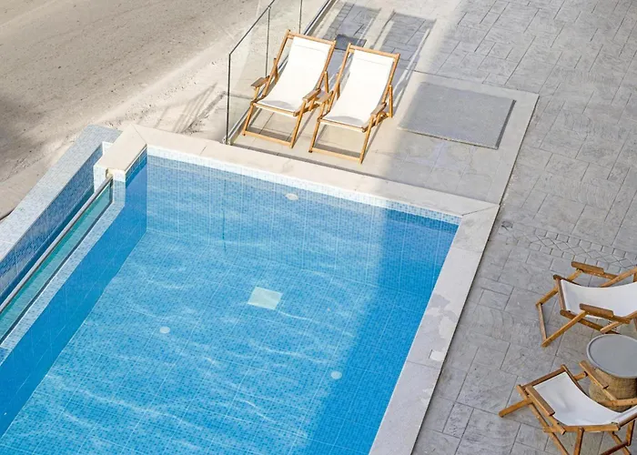 Blue Waves Oceanida Nikiana